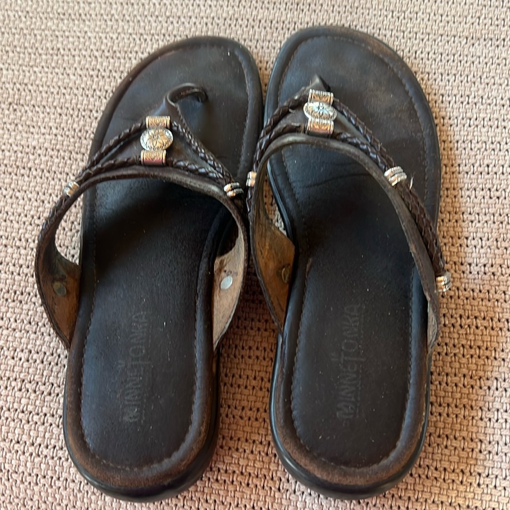 Minnetonka Silverthorne Thong Sandals